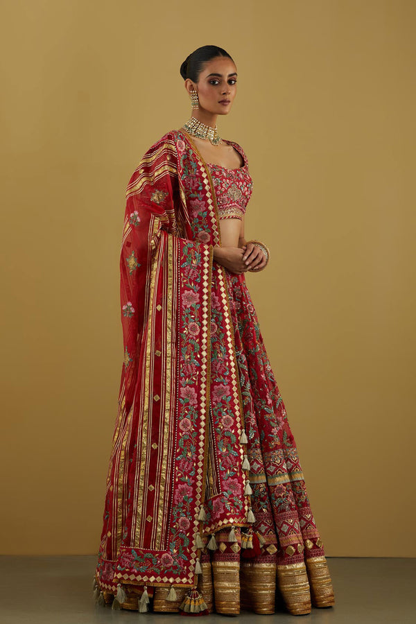 bridal lehenga range 250000