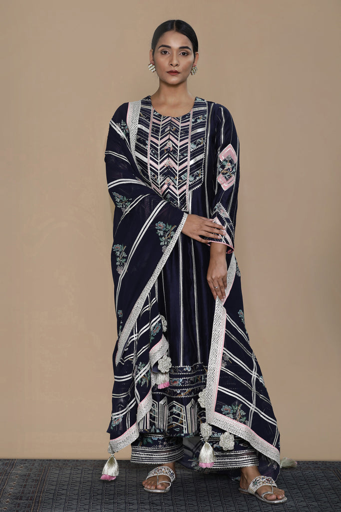 Amna Kaleedar Long Kurta with Straight Pants