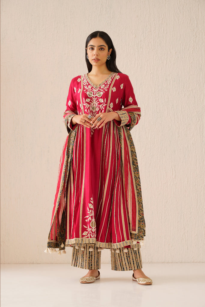 Anaar Long Kurta with Side Pleats and Pants