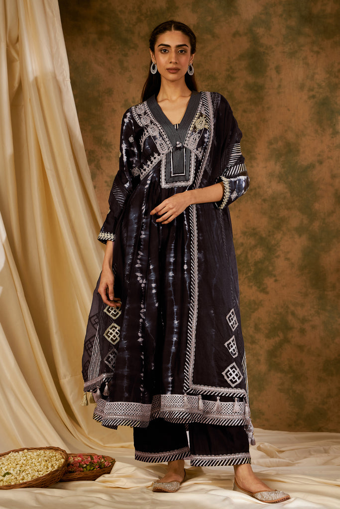 Nakshi Clamp Anu Cut Kaleedar Kurta with Pants