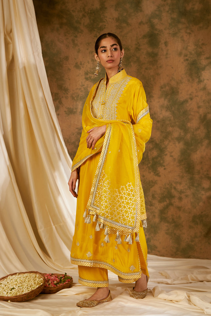 Nakshi Long Kurta with Balloon Sleeves & Straight Pants Simar Dugal