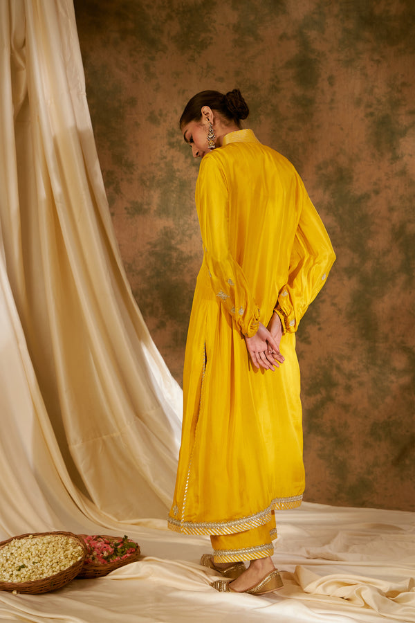 Nakshi Long Kurta with Balloon Sleeves & Straight Pants