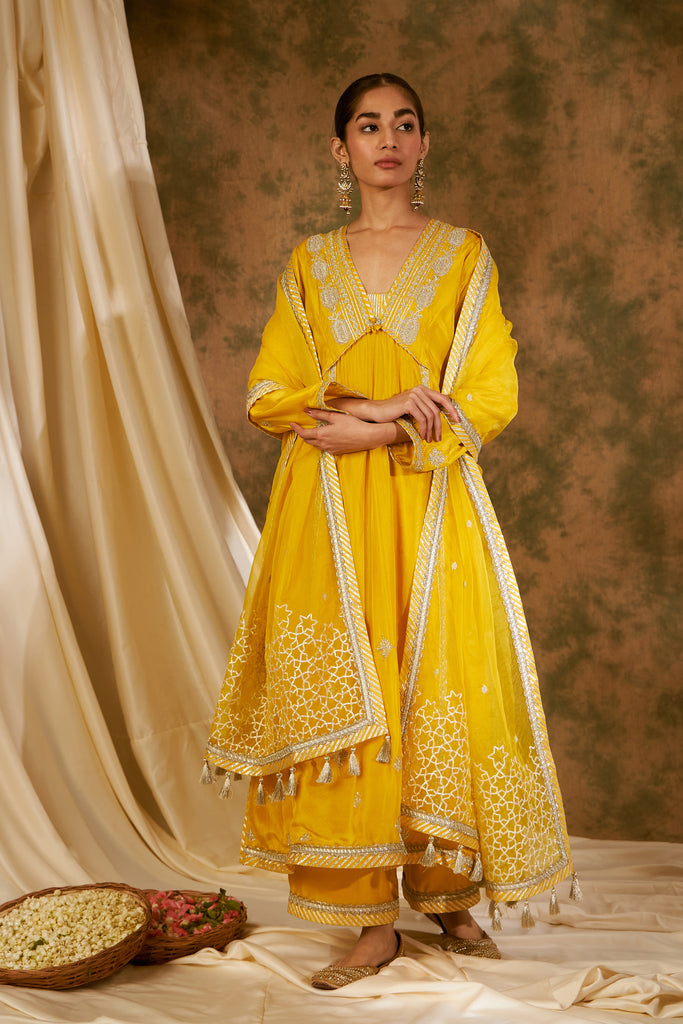 Nakshi Long V-Neck Kurta with Straight Pants