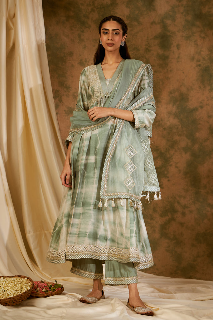 Nakshi Clamp Anu Cut Kaleedar Kurta with Pants